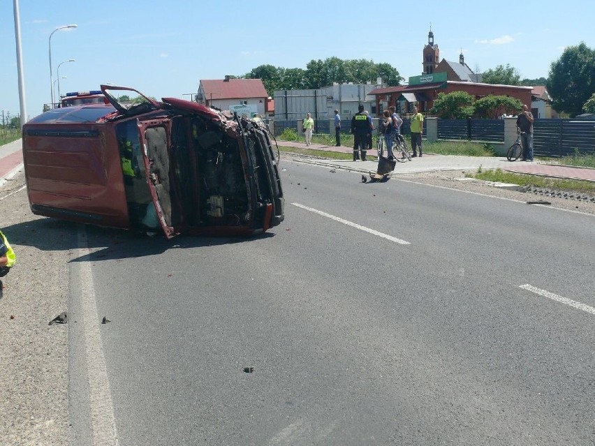 Wypadek w Bodzechowie. Auta mocno rozbite 