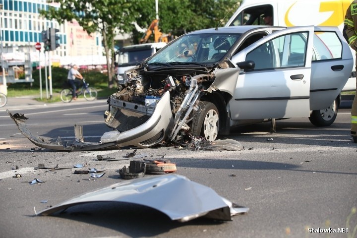 Stalowa Wola. Zderzenie fiata punto z wozem strażackim. Na szczęście bez rannych (ZDJĘCIA)