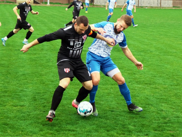 Gorliczanka Gorliczyna (biało-niebieskie stroje) - Orzeł Przeworsk 2:6.