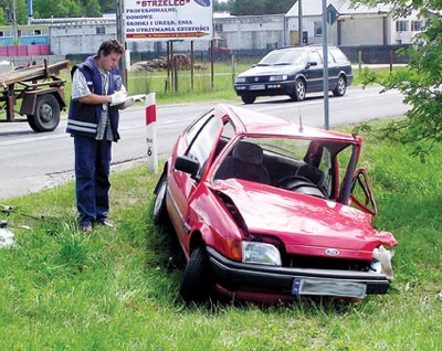 Rozbity ford w Kadzidle