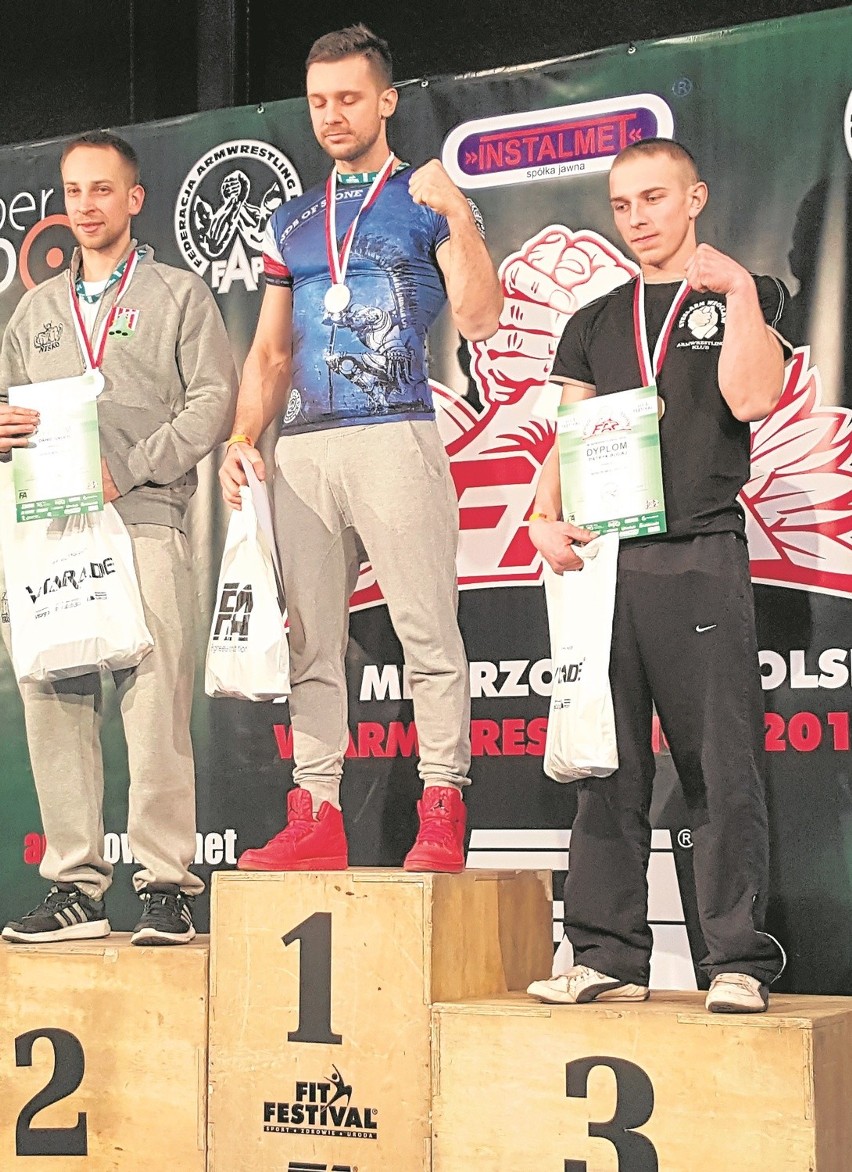 Młodszy z braci armwrestlerów - Dawid Groch, stanął na...