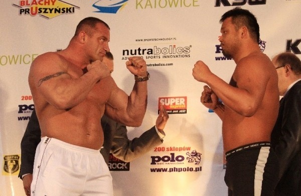 Pudzianowski i Kawaguchi podczas ważenia przed walką.