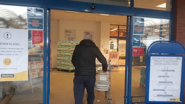 Sklep Makro Cash&Carry w Katowicach. Tu też obowiązują godziny dla seniorów od pon. do pt. w godz. 10-12. Zobacz kolejne zdjęcia. Przesuwaj zdjęcia w prawo - naciśnij strzałkę lub przycisk NASTĘPNE