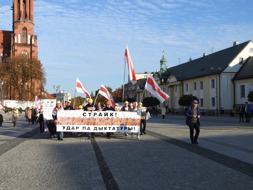 3.1o.2021, Białystok. Manifestacja Białorusinów w centrum...