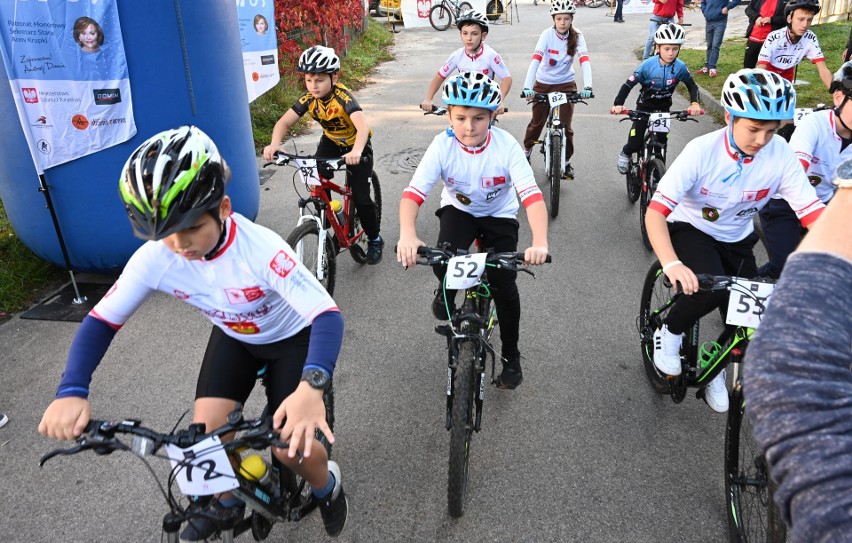 Emocjonujący wyścig kolarski w Kielcach. Szukali następców świętokrzyskich olimpijczyków - Zbigniewa Piątka i Tomasza Brożyny