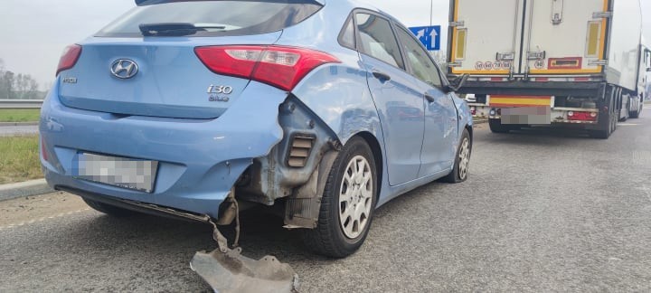 Wypadek na wjeździe na S6. Samochód osoby zderzył się z...