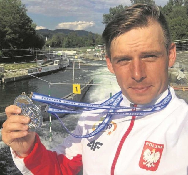 W Tacen Dariusz Popiela zdobył dwa medale - srebrny i brązowy