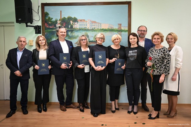 W Urzędzie Miasta i Gminy odbyło się spotkanie z pracownikami kazimierskich placówek, którzy w minionym roku szczególnie angażowali się w życie swoich szkół, ale też w to, co dzieje się na terenie gminy.