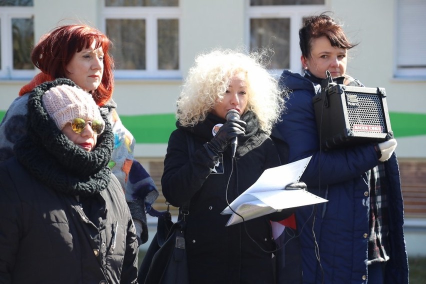 Szczecin: Protest przed kurią. Kobiety przeciwko zakazowi aborcji [ZDJĘCIA]