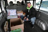 Zlot samochodów i zbiórka darów dla Ukrainy w Staszowie. Zobacz zdjęcia