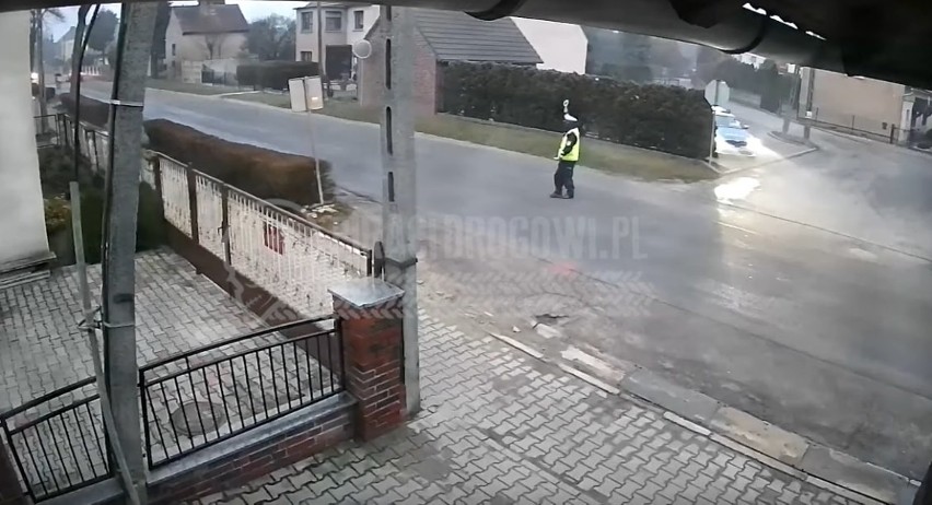 Potrącenie policjanta w Tarnowie Opolskim.