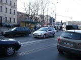 Wrocław: Wypadek na Traugutta. Piesza potrącona na pasach. Nie jeździły tramwaje (ZDJĘCIA)