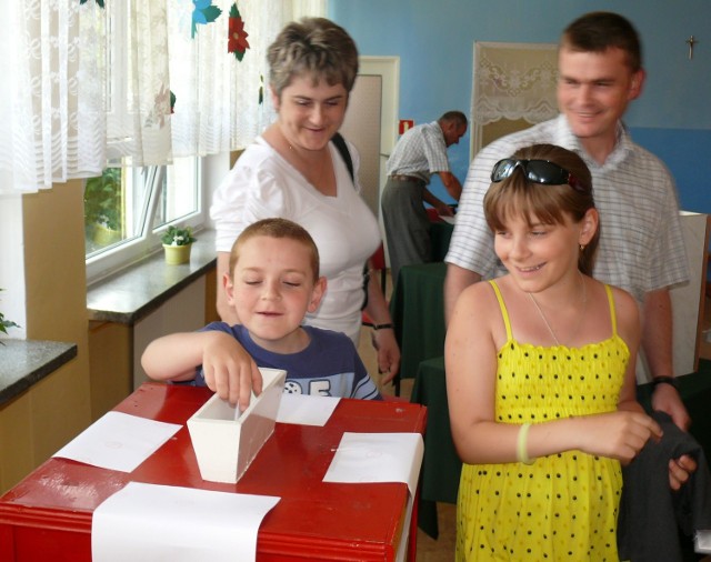 Głosowanie w lokalu przy bazylice konkatedralnej.