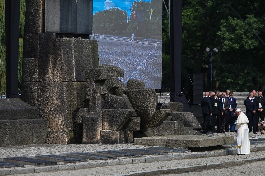 Papież Franciszek w Auschwitz: Panie, przebacz tyle okrucieństwa [ZDJĘCIA, WIDEO]