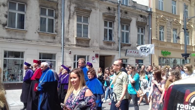 Przemarsz studentów ulicą Piotrkowską.