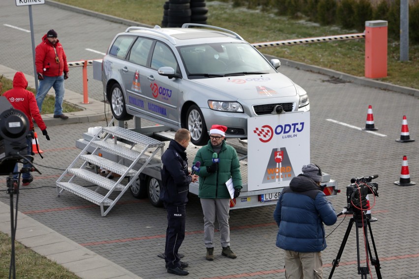 "Bezpieczna sobota z Mikołajem" w ODTJ Lublin. Kierowcy mogli zweryfikować swoje umiejętności przed zimą