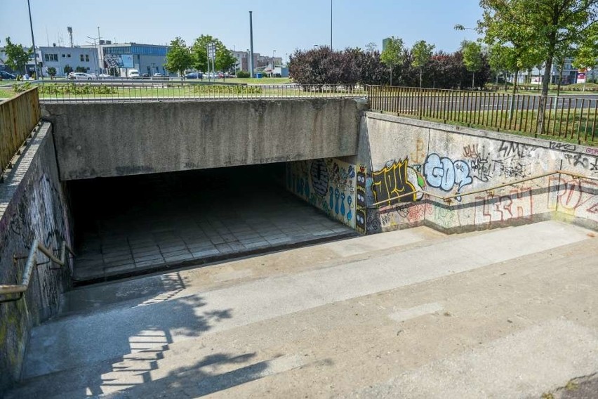 Przejście podziemne pod ulicą Krzywoustego w ciągu ulicy...