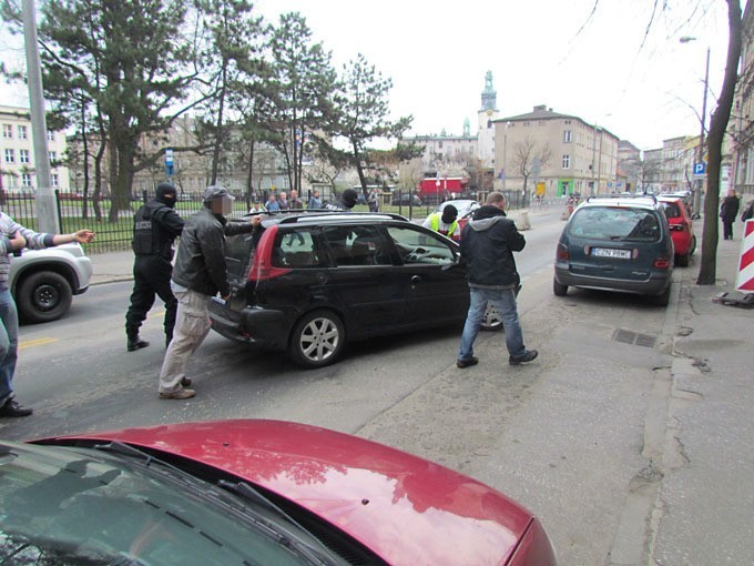 Akcja policji w centrum Bydgoszczy [wideo, zdjęcia]