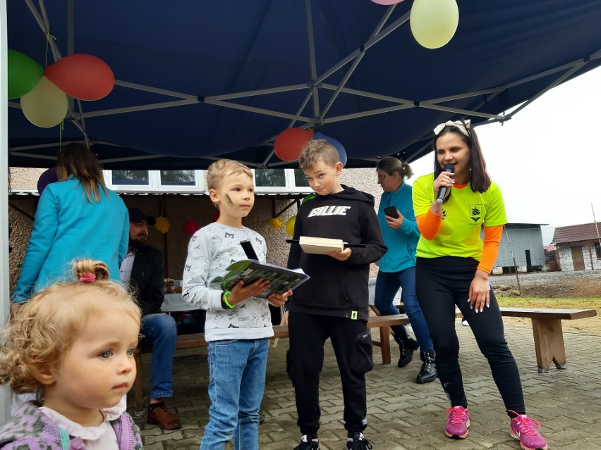 Udany piknik dla dzieci w Żurawicy, w gminie Obrazów. Były wojskowe atrakcje i słodkości. Zobacz zdjęcia