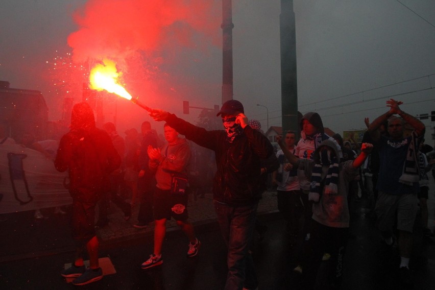 Przemarsz kibiców Lecha i Cracovii