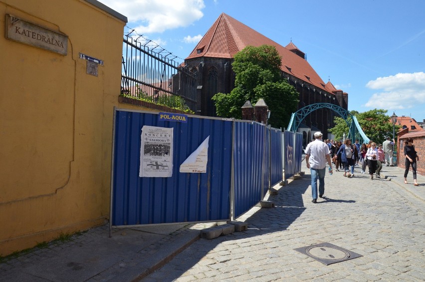 Znika mur między Odrą a Ostrowem Tumskim. Będzie promenada? (ZDJĘCIA)