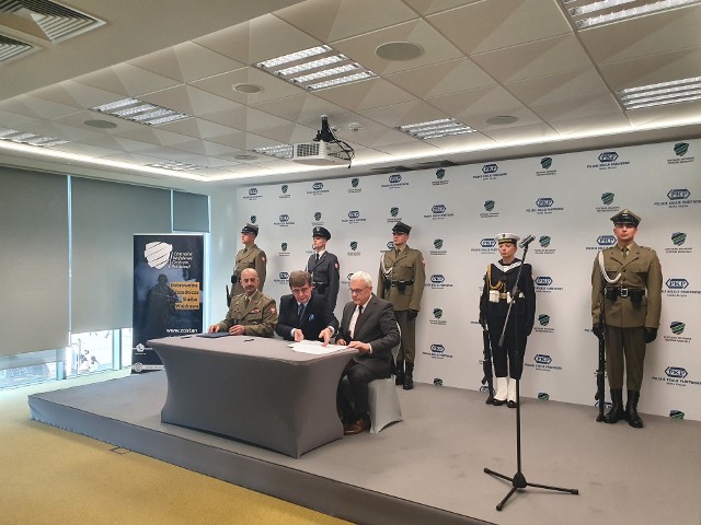 Polskie Koleje Państwowe SA podpisały w czwartek porozumienie z Centralnym Wojskowym Centrum Rekrutacji.