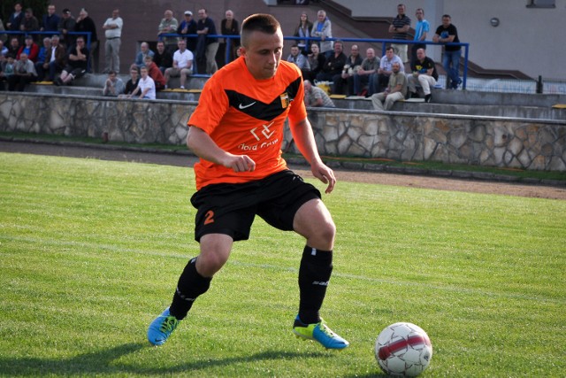 Krzysztof Meryk na trawiastych boiskach piłkarskich gra w barwach III-ligowej Małejpanwi Ozimek. Na hali w futsalu był podporą reprezentacji Politechniki Opolskiej.