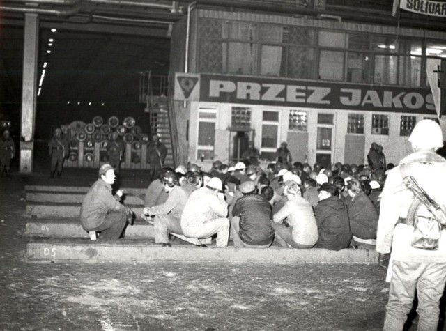 16 grudnia 1981. Pacyfikacja strajku w Hucie im. Lenina w Krakowie