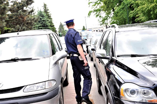 Aż 534 zgłoszenia do KMZB dotyczyły źle zaparkowanych samochodów