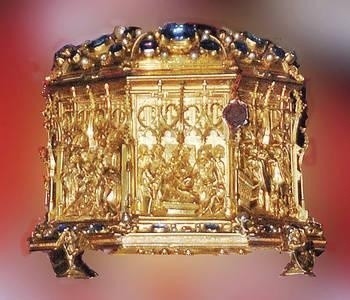 Maestria tego dzieła sztuki zadziwia do dzisiaj, a szczególną uwagę przykuwają szlachetne kamienie i perły, które dekorują pokrywę relikwiarza Fot. Wacław Klag