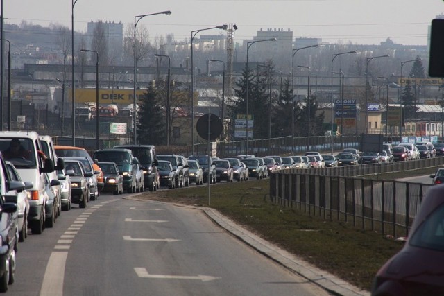 W niedziele, w ostatnim dniu targów, na ulicach Kielc panował prawdziwy paraliż komunikacyjny.