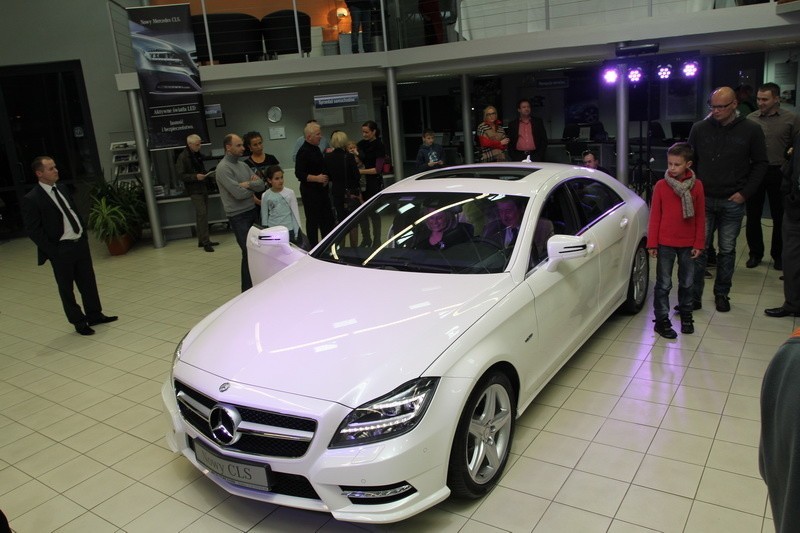 Mercedes CLS wzbudził spore zainteresowanie gości...