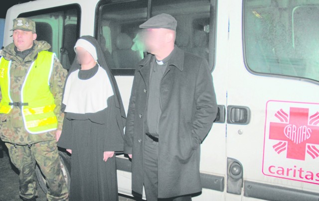 Fałszywy ksiądz i zakonnica liczyli, że pojazdu Caritasu nikt nie odważy się zatrzymać.