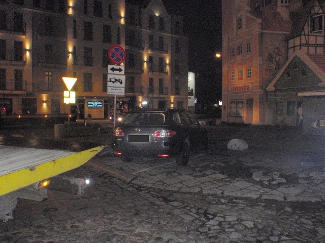 W nocy odholowano niemal 50 samochodów