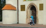 Relikwie ks. Popiełuszki zniknęły z kościoła. Zuchwała kradzież w Wieluniu (wideo)