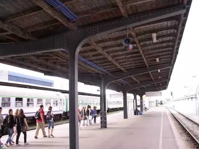 Dworzec PKP w Poznaniu: Pociąg odciął mężczyźnie nogę