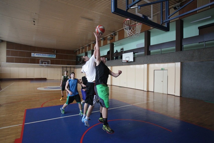 Ferie z koszykówka w hali zabrzańskiego MOSiR-u