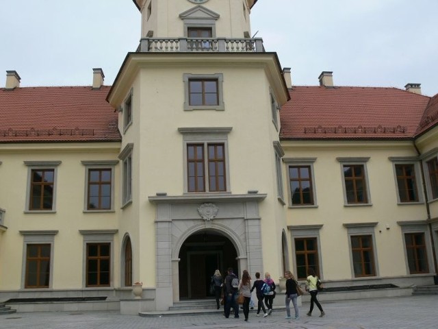 Tarnowscy mogą odzyskać zamek w Dzikowie, ale…Zamek w Dzikowie, siedziba Tarnowskich po remoncie stał się siedzibą Muzeum Historycznego Miasta Tarnobrzega.