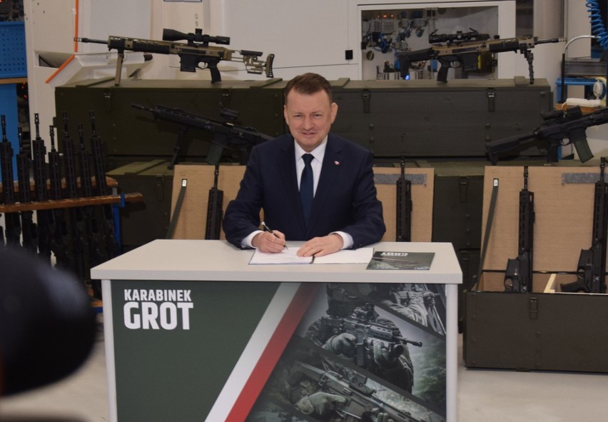 Minister Mariusz Błaszczyk zatwierdził umowę o dostarczeniu...