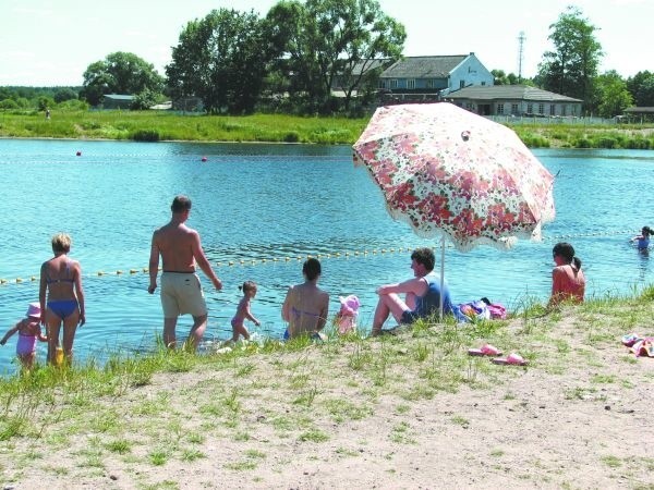 Supraski zalew to jedno z tych miejsc, które przyciąga również tych turystów, którzy do wypoczynku wybrali kwatery agroturystyczne