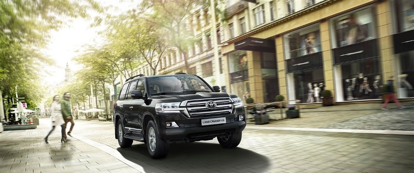 Toyota Land Cruiser V8...