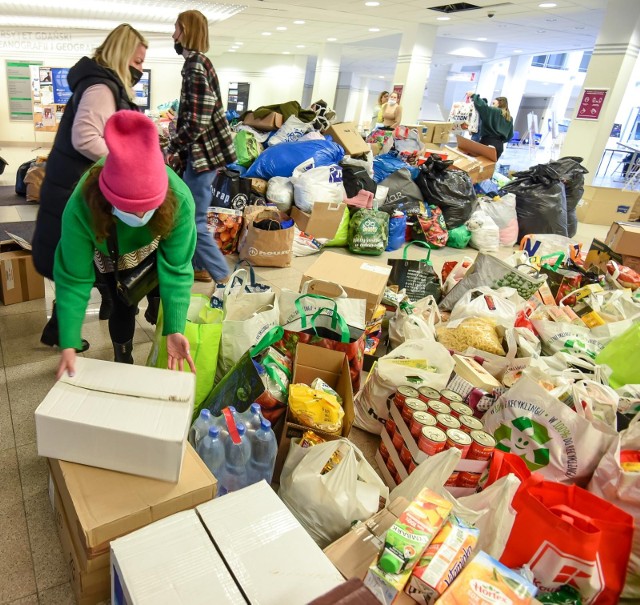 26.02.2022 gdanskuniwersytet gdanski - wydzial nauk spolecznych. zbiorka dla ukraincow poszkodowanych podczas wojny z rosja. fot. przemek swiderski / polska press / dziennik baltycki