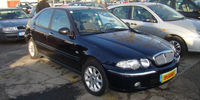 Rover 45, rocznik 2000, silnik diesla 2,0 litra, przebieg 180 tys. km, cena 11,9 tys. zł plus opłaty rejestracyjne.