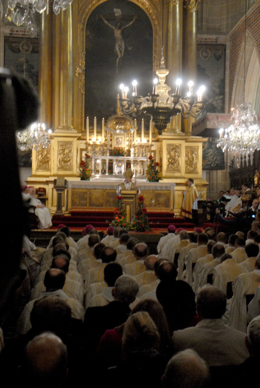 Uroczystości w Katedrze Wawelskiej. Arcybiskup Jędraszewski otrzymał paliusz od papieża Franciszka