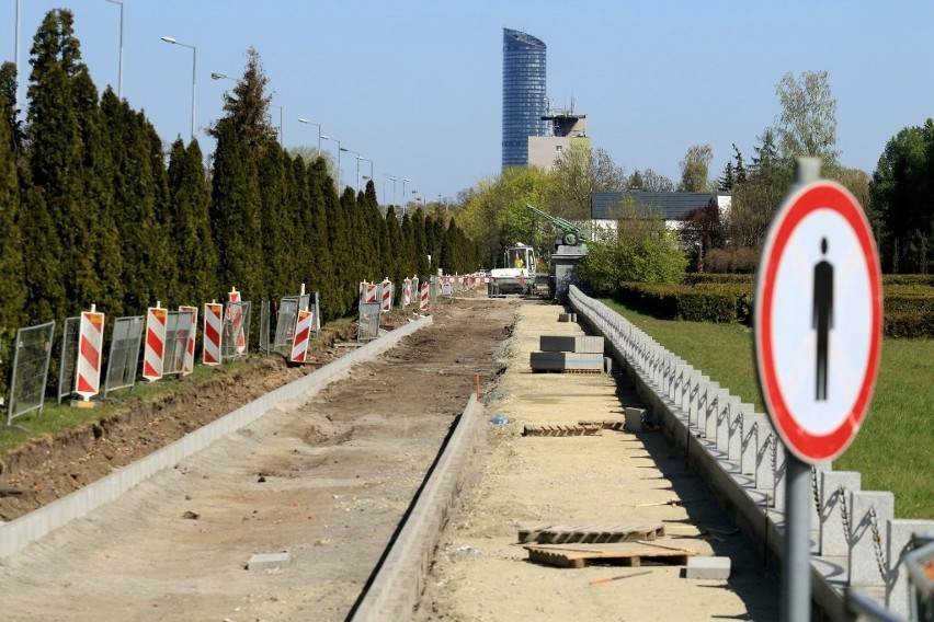 Budowa nowej drogi rowerowej wzdłuż alei Karkonoskiej we...