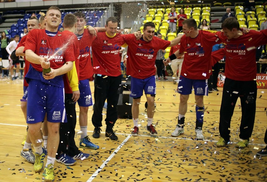 Wybrzeże Gdańsk wygrało derby ze Spójnią. A potem była feta z awansu do PGNiG Superligi! [ZDJĘCIA]