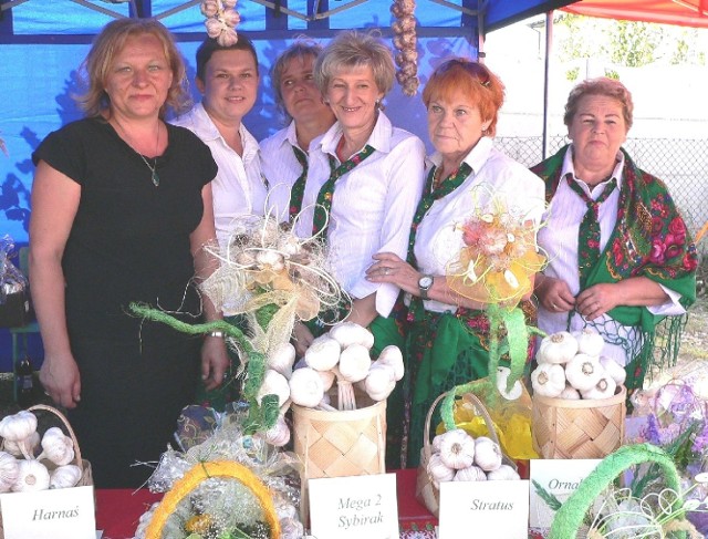 Panie z Koła Gospodyń Wiejskich w Wełczu - to one zorganizowały w niedzielę huczne Święto Czosnku 2012.