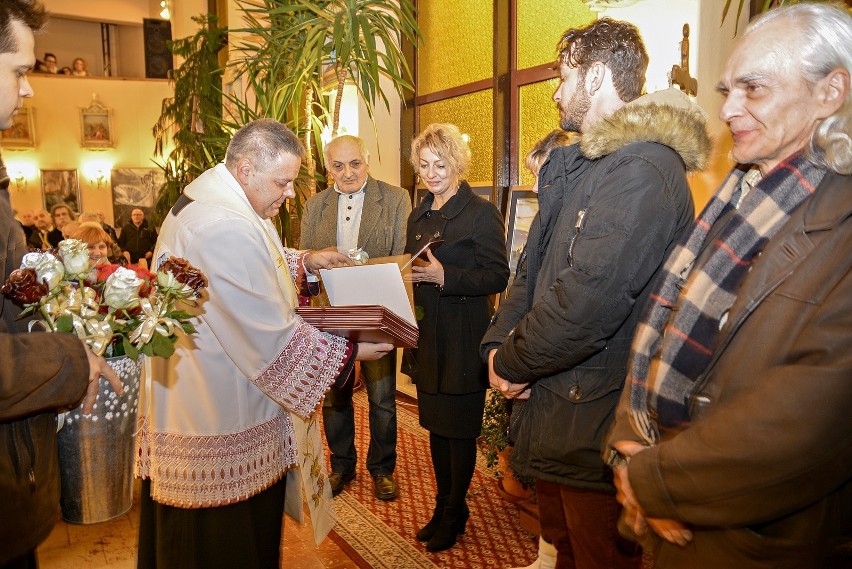 Ksiądz kościoła polskokatolickiego Bartosz Norman w...