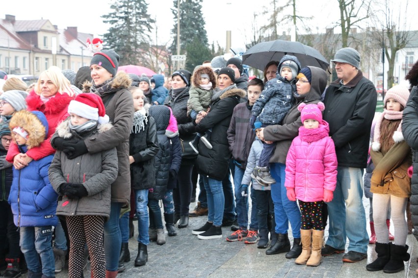 Maków Mazowiecki. Motomikołaje 2018: Święci rozdawali prezenty w rynku i w szpitalu [ZDJĘCIA, WIDEO]