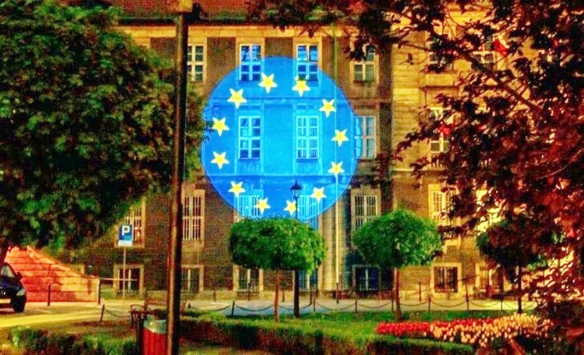 Flaga Unii Europejskiej na Urzędzie Miejskim w Bytomiu